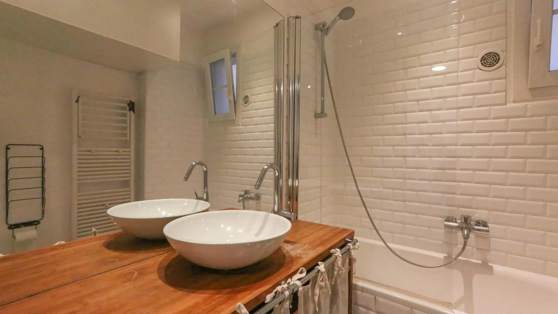 Spacious Apartment Near The Villette Paris