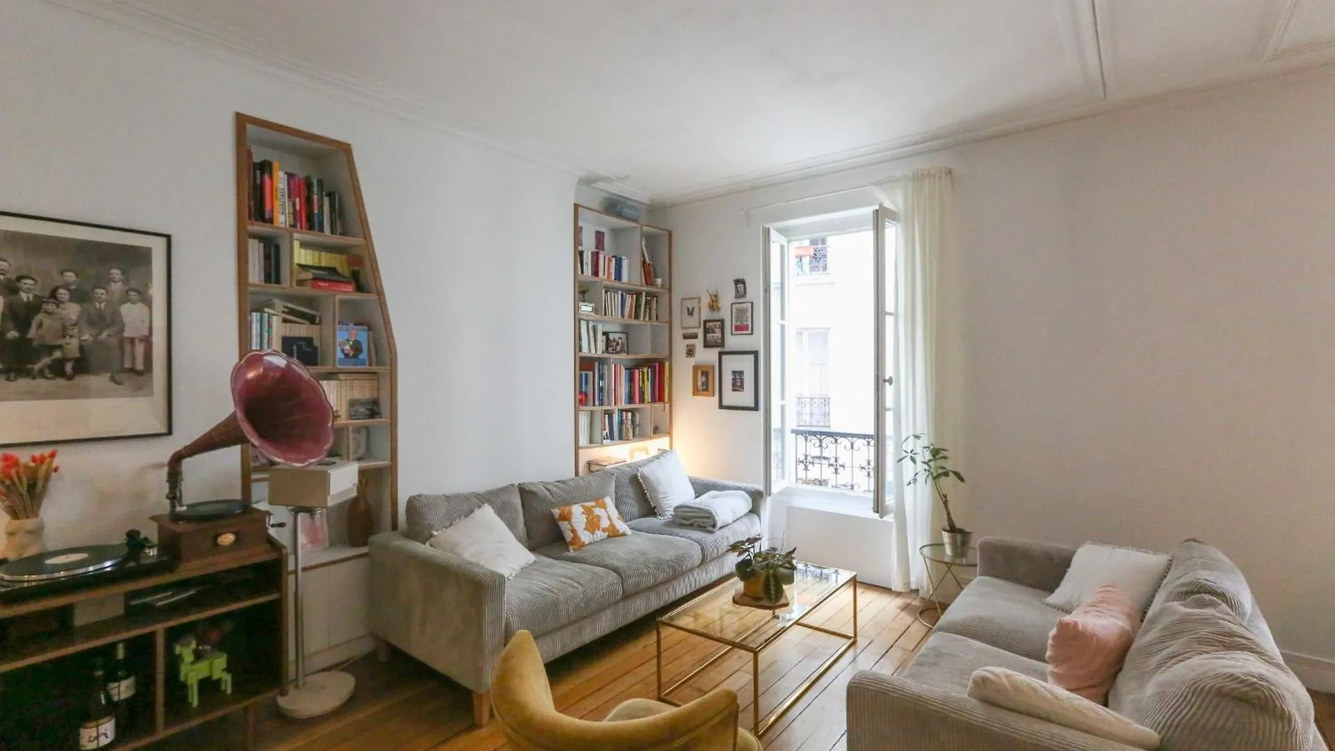 Spacious Apartment Near The Villette Paris France